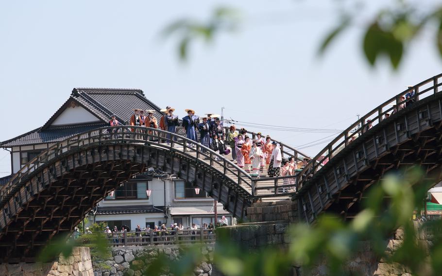 A daimyo (feudal lord’s) procession on Kintaikyo during Kintaikyo Festival.